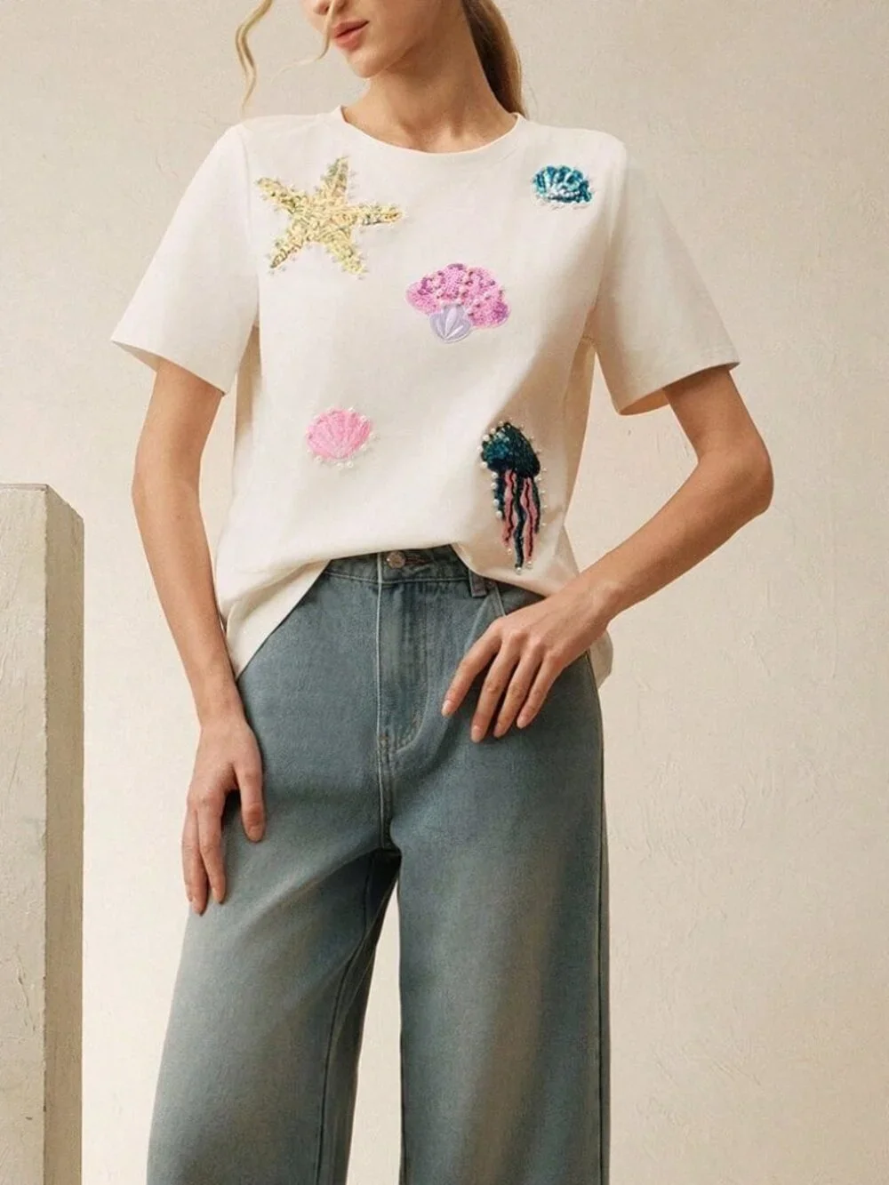 White Casual Women's Sequin Applique Bubble Sleeve Crew Neck T-Shirt - Picture 7 of 7